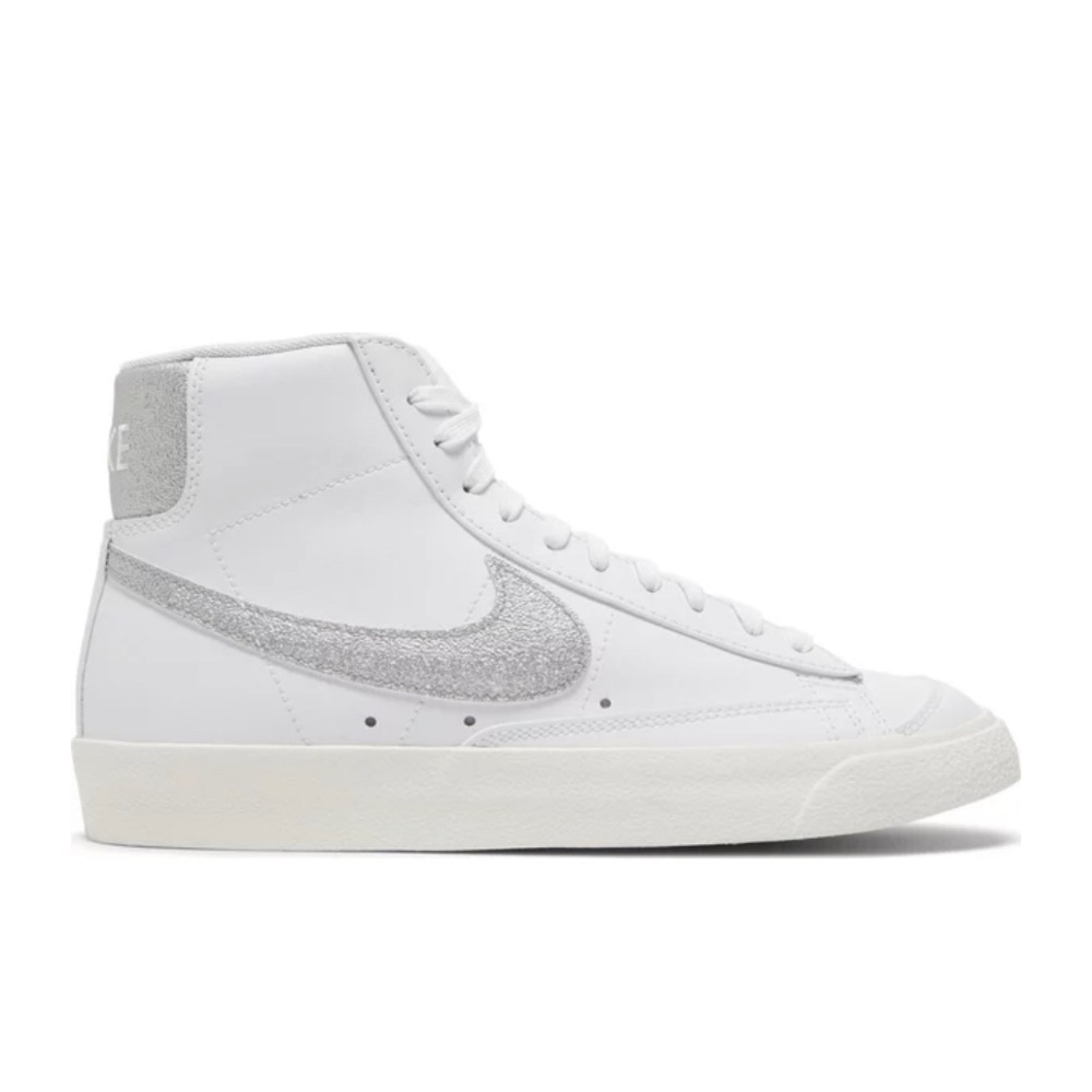 Nike Blazer Mid '77 Essential White Metallic Silver Size 7.5 DQ7574-100